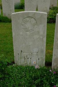 Etaples Military Cemetery - Leveridge, F